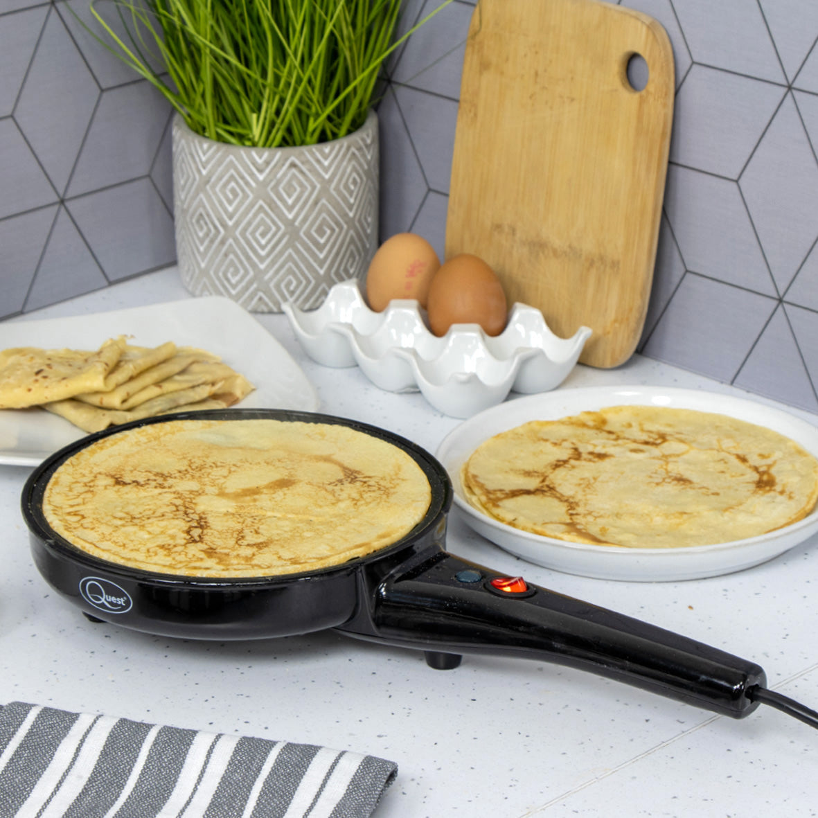 2-in-1 Pancake and Popcorn Maker